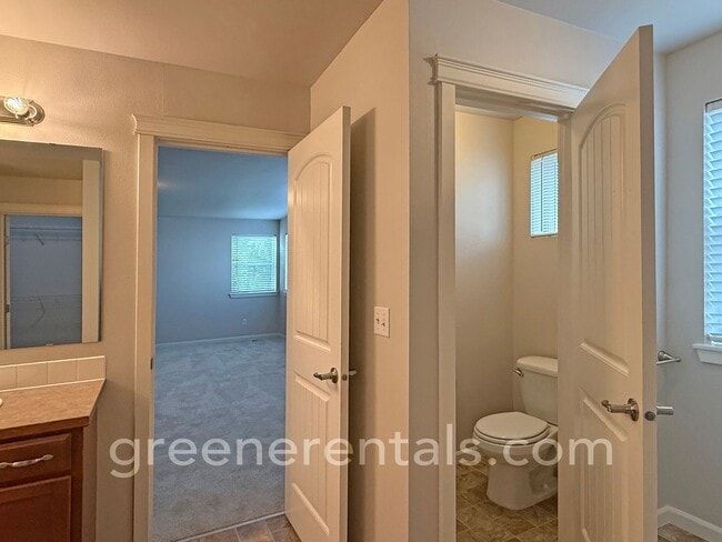 Building Photo - 4BR/2.5BA with Bonus Loft and Den in Lacey