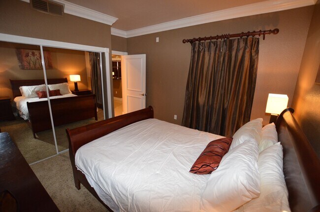 Building Photo - Meridian - Luxury 2 Bed | 2 Bath Condo