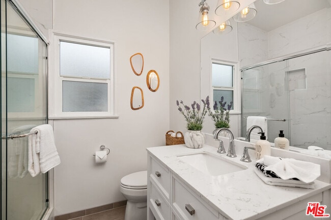 Building Photo - 466 N Harper Ave