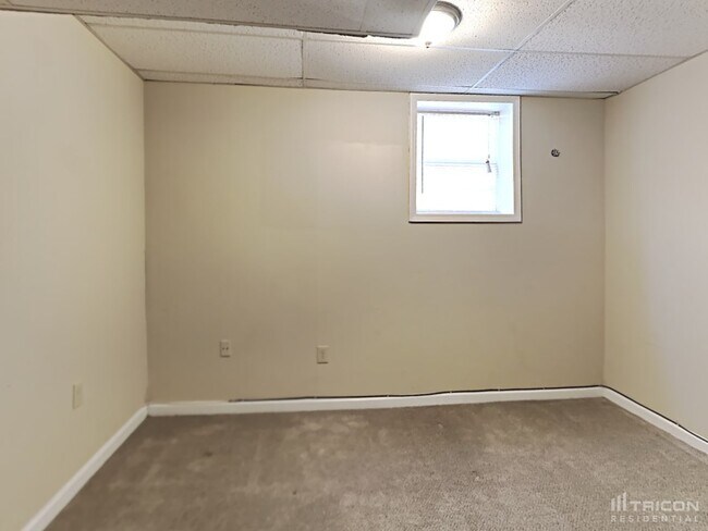 Building Photo - 1112 Karastan Ct SW