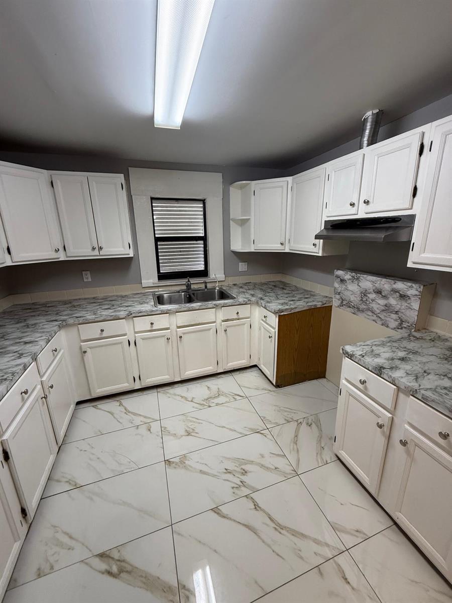 Building Photo - 5163 Club Rd