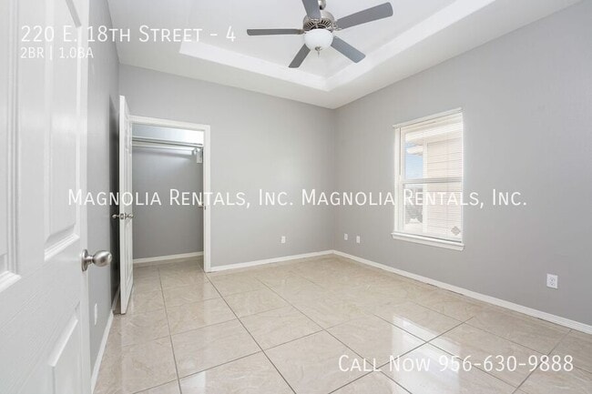 Building Photo - 220 E 18th St