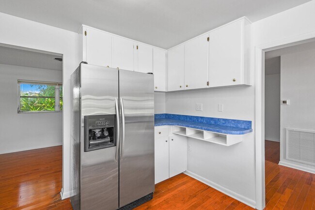 Building Photo - 2107 Brookview Dr