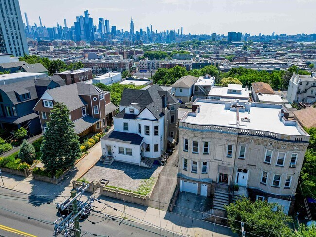 Building Photo - 630 Palisade Ave