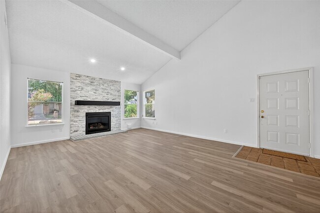 Building Photo - 2818 Crest Park Dr