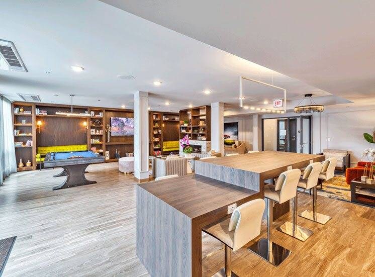 Building Photo - 2360 N California Ave