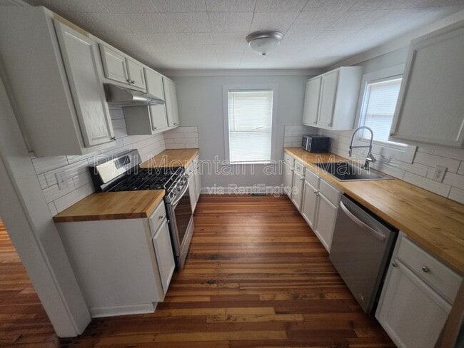 Building Photo - 161 Logan Ave