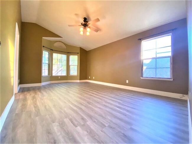 Building Photo - 8013 Coral Point Ave