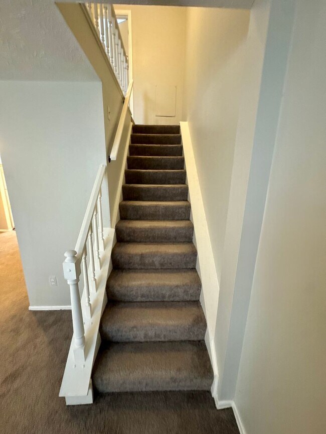 Building Photo - Price Improved! Spacious 2-Bedroom Townhome with Private Patio in Cranberry Township