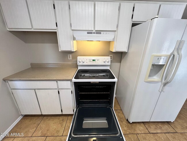 Building Photo - 551 W Gail Dr