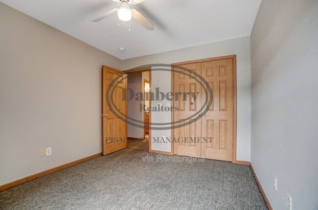 Building Photo - 1115 N Byrne Rd