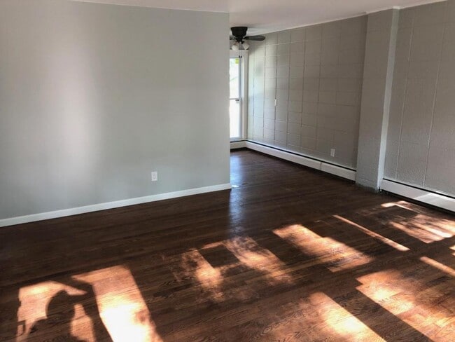 Building Photo - 3130 James St