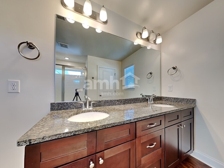 Building Photo - 3588 Okelly Dr