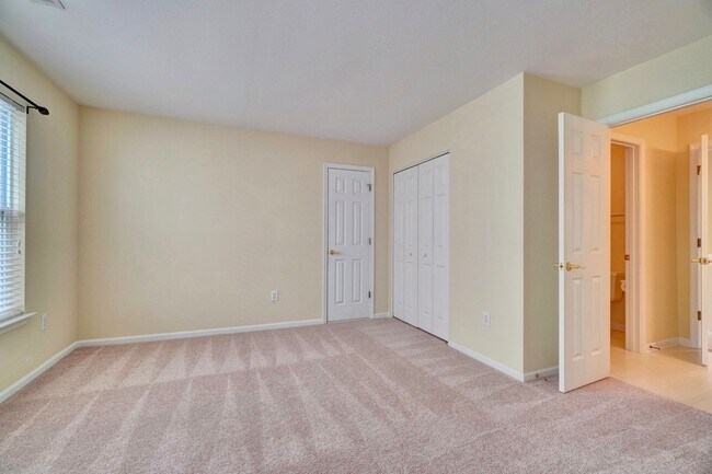 Building Photo - 5027 Ocean Way