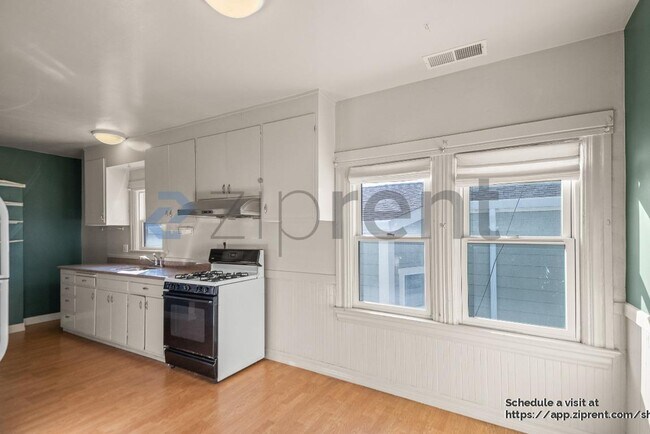 Building Photo - 848 Mead Ave