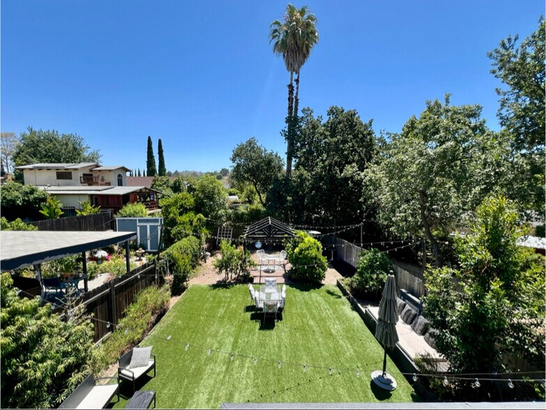 Building Photo - 726 Beall St