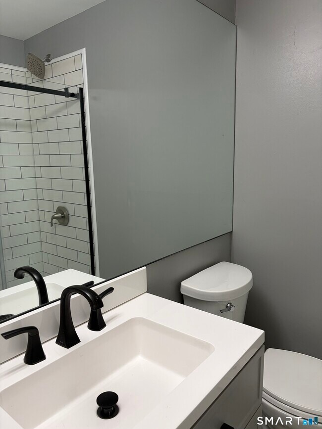 Building Photo - 28 Cross St