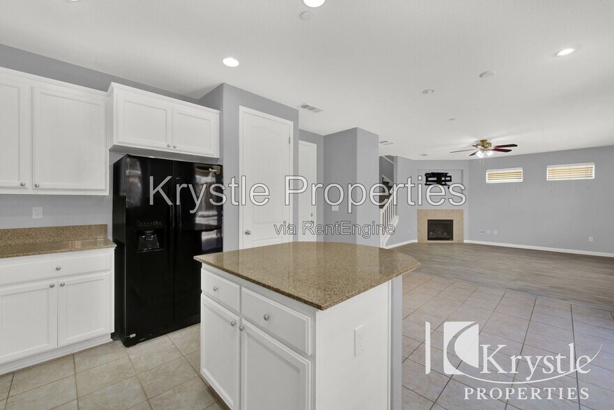 Building Photo - 1649 Roma Dr