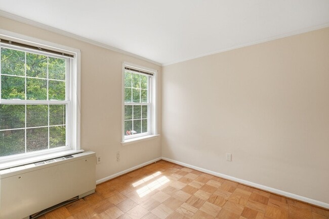 Building Photo - 3535 Chevy Chase Lake Dr