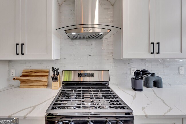 Building Photo - 155 Parkview Dr SE