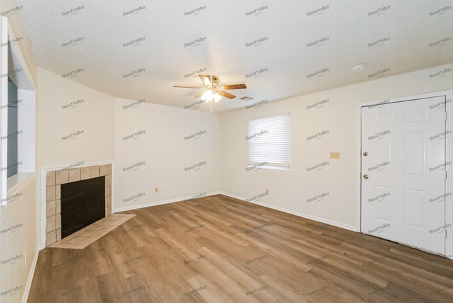 Building Photo - 819 NE Pollard St