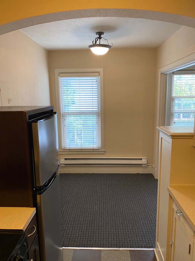 Eating nook in kitchen - Stanford Apartments