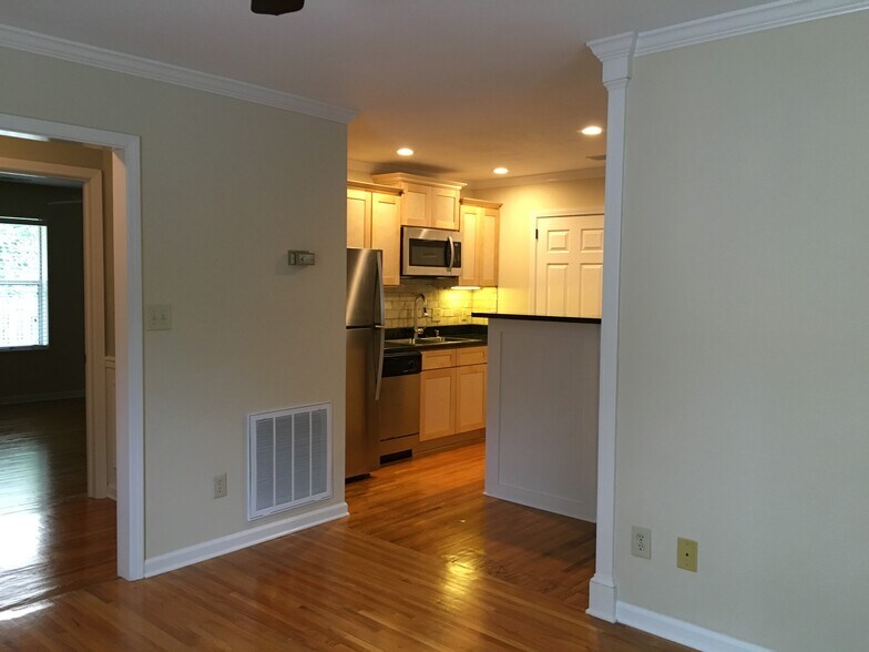 Building Photo - 2925 10th Ct S