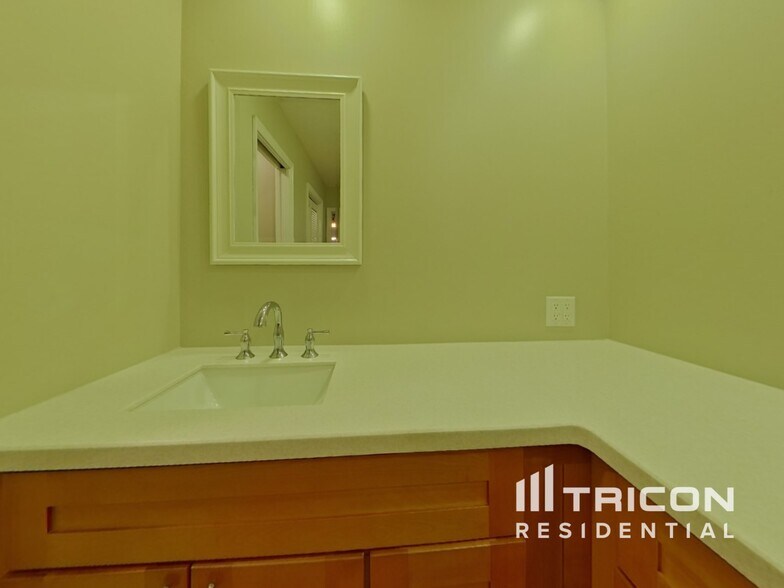 Building Photo - 4859 Orange Grove Way