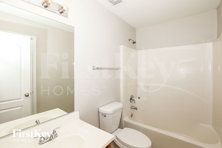 Building Photo - 1119 Oak Hollow Ct