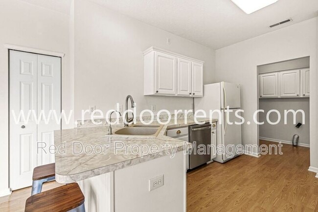 Building Photo - 679 Mountain Pine Dr