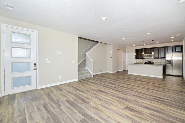 Building Photo - Gorgeous Townhome at Victory Ridge!