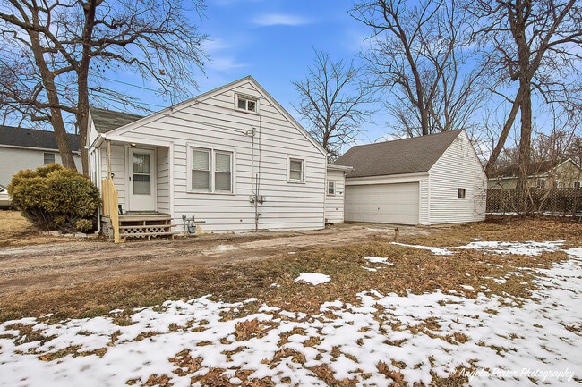 Building Photo - 33759 N Lake Shore Dr