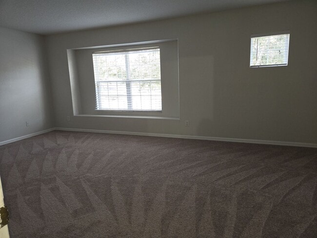 Building Photo - Waterford Trails: 5 Bedroom+ loft, 3 Bath,...