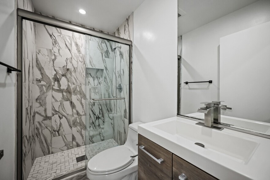 Building Photo - 1101 N Flower St