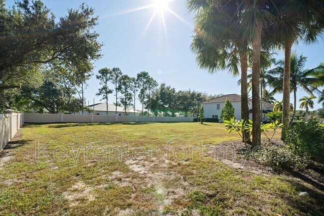 Building Photo - 8535 Athena Ct