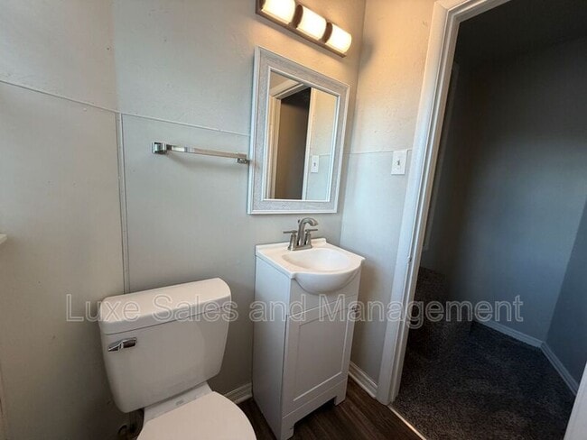 Building Photo - 221 E Kerr Dr