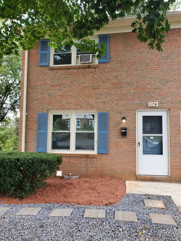 Building Photo - 117 S Shenandoah Ave