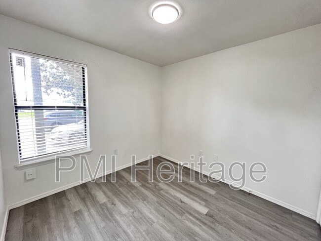 Building Photo - 606 Virginia St