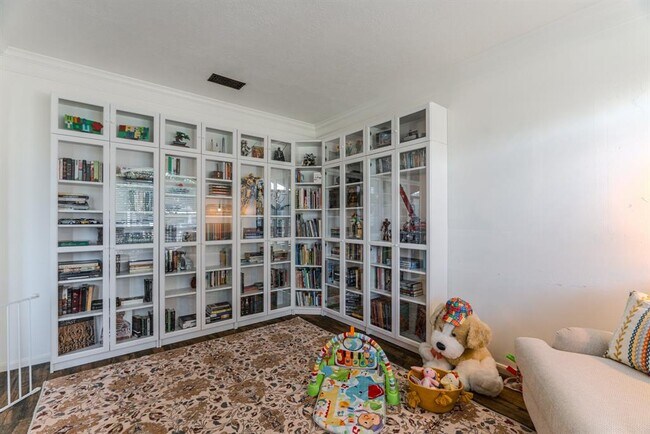 Building Photo - 8303 Hayden Cove Dr