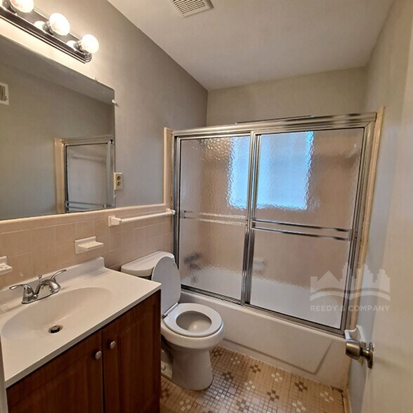 Building Photo - 3743 Lakehurst Dr