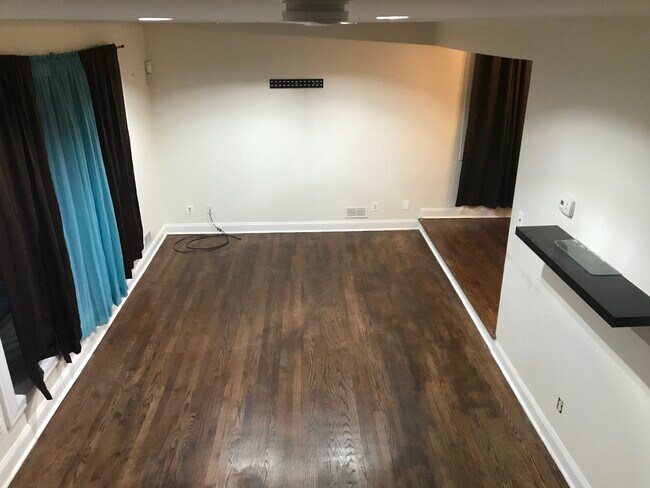 Building Photo - 1112 Stamford Rd