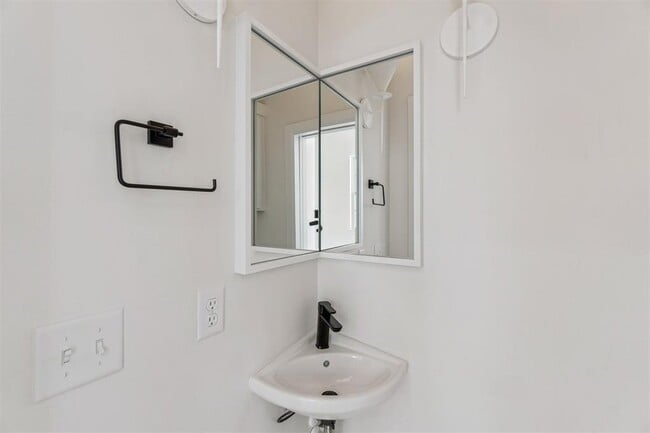 Building Photo - 18814 Selah Wy