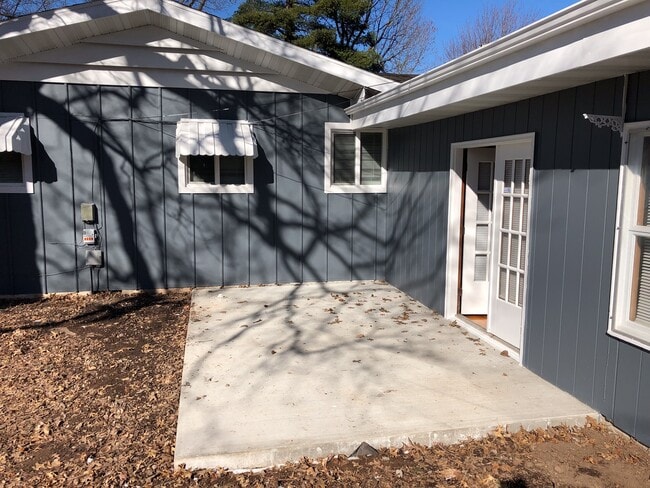 Building Photo - 2718-2720 S. Stewart