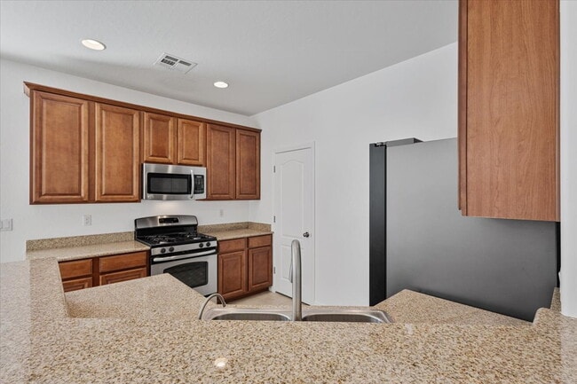 Building Photo - Gorgeous 4BR/2.5BA/2GA Two-Story Gem in Ga...