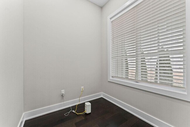 Building Photo - 3505 SW Radiance Ave