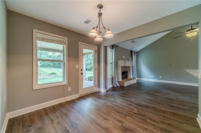 Building Photo - 511 Lena Dr