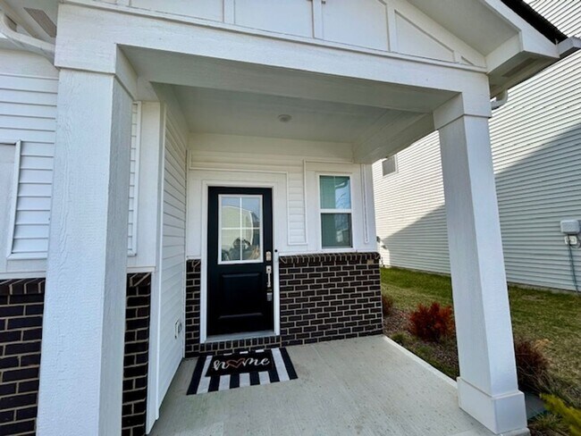 Building Photo - Beautiful Newly Built 4 Bed, 2.5 Bath Home - Loudoun Place Neighborhood