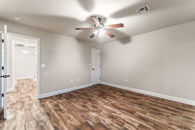 Building Photo - 2091 Eagle Dr