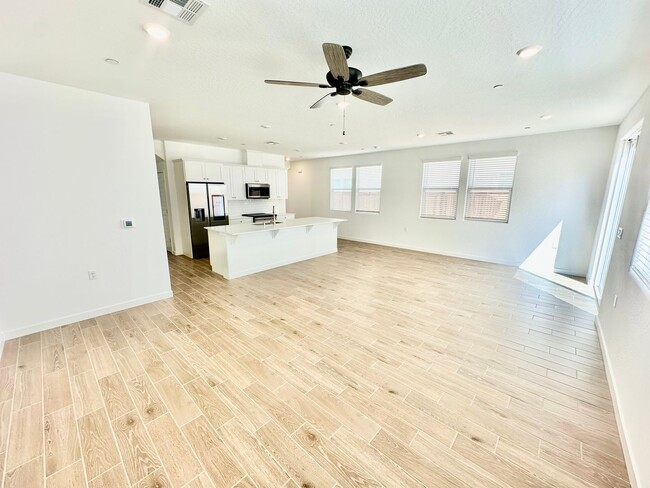Building Photo - 878 Fruitwood Ave