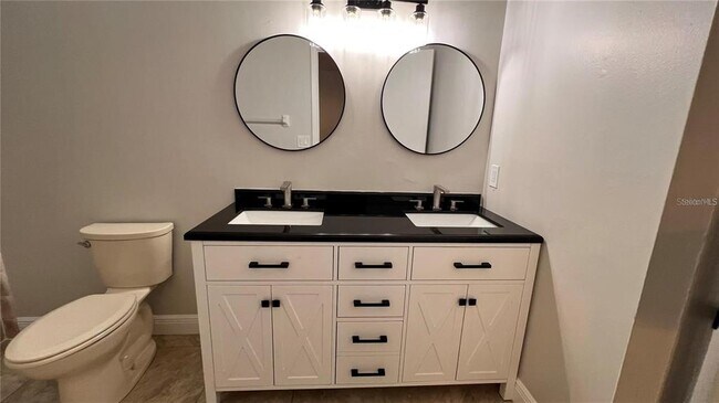 Building Photo - 1716 Foxhall Cir